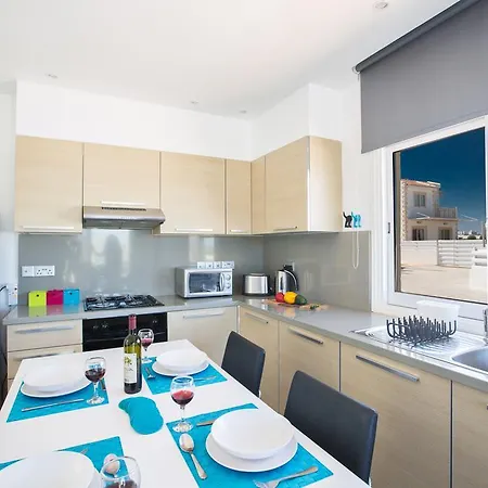 Nicholas Seaview Апартаменты *