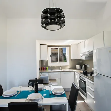 Nicholas Seaview Апартаменты *