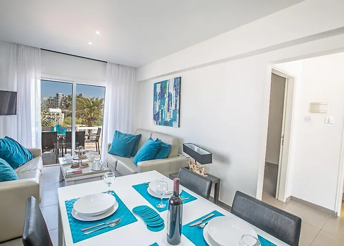 Nicholas Seaview * بروتاراس