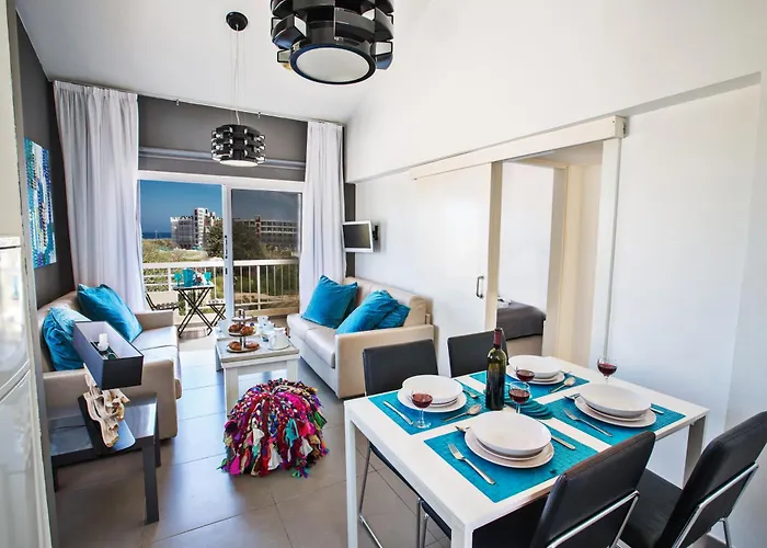 Nicholas Seaview * بروتاراس